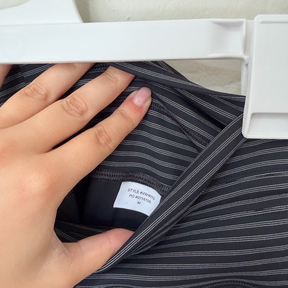 Vuori Striped Leggings - Black and Gray - Picture 3 of 4